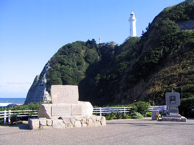 美空ひばり歌碑・遺影碑